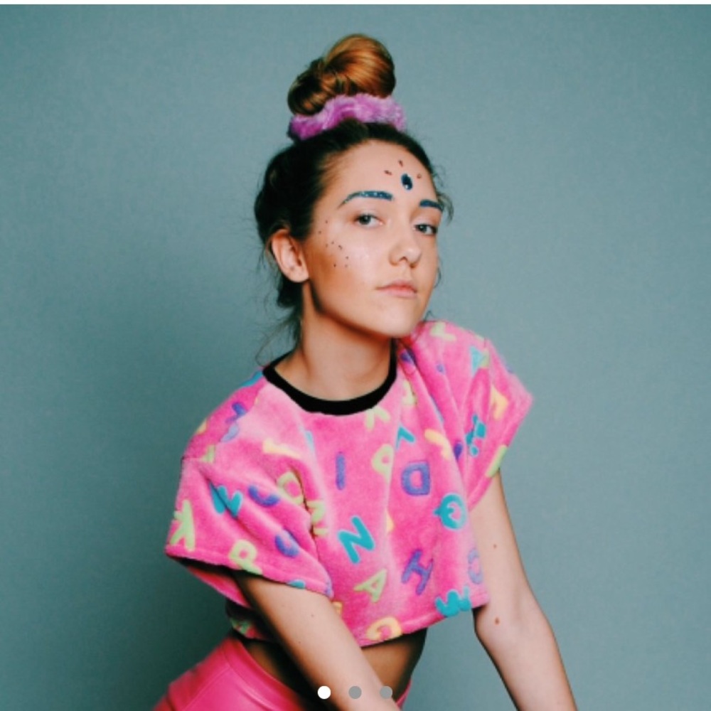 ISO NEVER MONDAY ALPHABET SHIRT CROP TOP FLUFFY